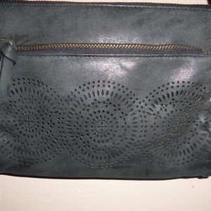 VERY NICE PURSE NO NAME SUEDE OR LEATHER GRAY